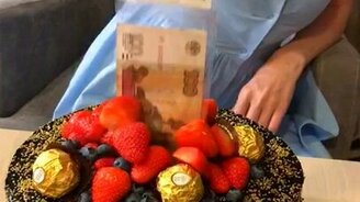 Торт с материальной начинкой - смотреть видео (0:33)