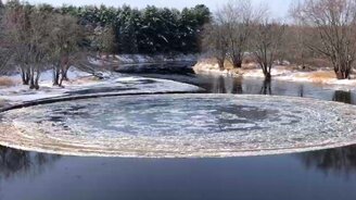 Ледяной диск на реке - смотреть видео (1:02)