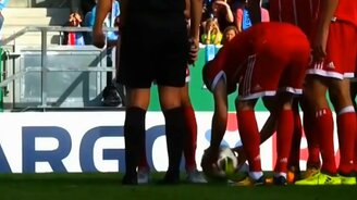 Приколы с футбольного поля - смотреть видео (3:52)