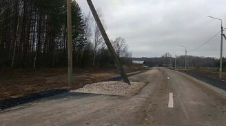 Столбы на просёлочной дороге - смотреть видео (1:12)