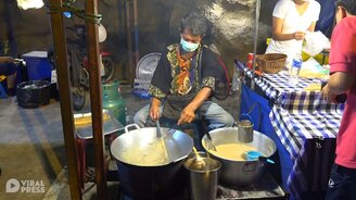 Как испечь блин-паутинку - смотреть видео (0:43)