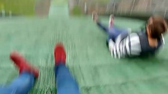 Вниз на пластиковом диске - смотреть видео (0:25)