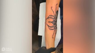 Будто живая татуировка на руке - смотреть видео (0:40)