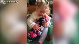 Первая встреча с младшей сестрой - смотреть видео (1:00)