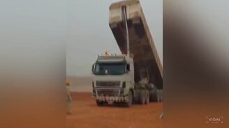 Провалился на рабочем месте - смотреть видео (10:09)