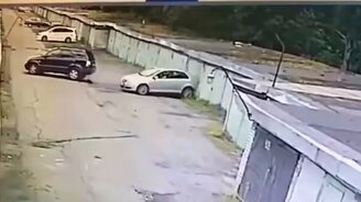 Провальный заезд в свой гараж - смотреть видео (0:56)