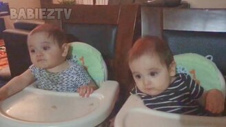 Трогательные и весёлые моменты с двойняшками - смотреть видео (3:38)