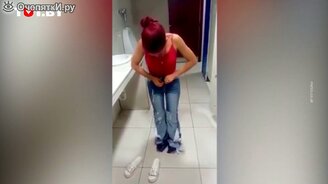 8 пар джинсов на одни ноги - смотреть видео (0:33)