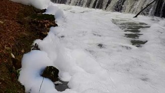 Пена в реке в Словении - смотреть видео (1:49)