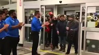 "Чёрная пятница" в Канаде - смотреть видео (0:20)