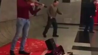 Танцы под диско на скрипке - смотреть видео (1:00)