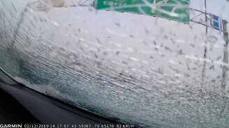 Ледяная глыба в лобовое стекло - смотреть видео (0:43)