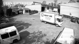 Трюк парня на самокате и грузовичка - смотреть видео (0:18)