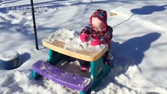 Провалы и приколы с детьми на снегу - смотреть видео (10:14)