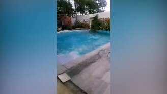 Бассейн при землетрясении - смотреть видео (0:32)