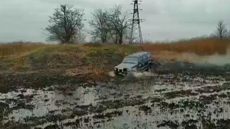 Проверил внедорожные качества машины - смотреть видео (0:32)
