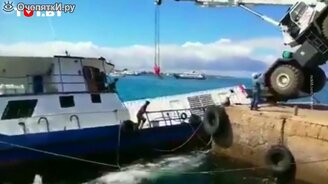 Как утопить баржу, полную топлива? - смотреть видео (0:51)