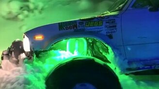 На пикапе по сугробам - смотреть видео (1:00)