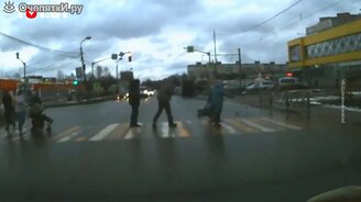 Светофор устал работать - смотреть видео (0:26)