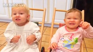 Трогательное и смешное с двойняшками - смотреть видео (4:51)