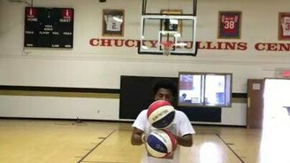 Трюк с двумя мячами - смотреть видео (0:21)