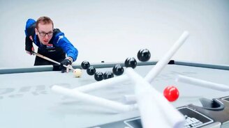 Эффектные трюки на бильярде - смотреть видео (4:27)