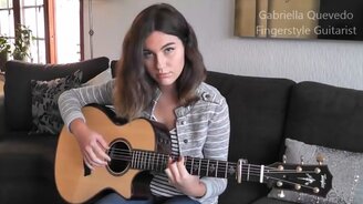 Девушка играет на гитаре "Show Must Go On" - смотреть видео (4:12)