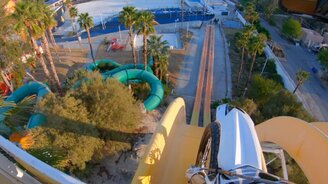 Трюки на мотоцикле в аквапарке - смотреть видео (5:10)