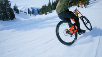 На велосипеде по снегу с горы - смотреть видео (10:00)