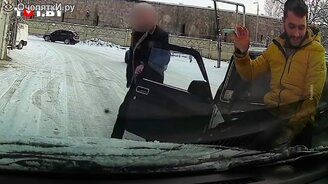 Молниеносная реакция мужчины - смотреть видео (0:22)