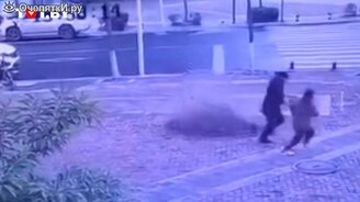 Что будет, если бросить петарду в канализацию - смотреть видео (0:22)