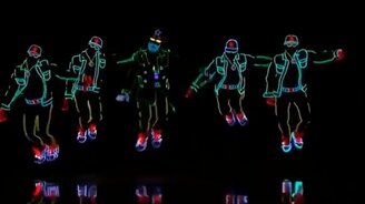 Супер танец в неоновых костюмах - смотреть видео (1:39)