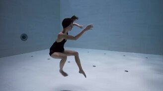 Танец под водой - смотреть видео (6:37)