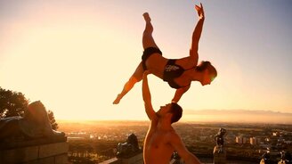 Акробатический красивый танец пары - смотреть видео (3:18)