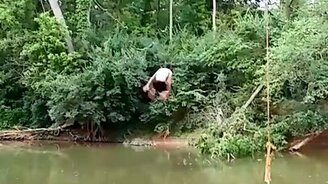 Двойное сальто с тарзанки - смотреть видео (0:10)