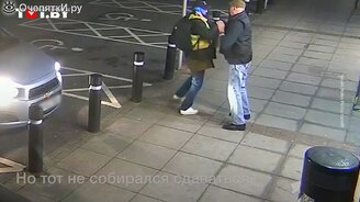 77-летний мужчина отбился от грабителя - смотреть видео (0:35)