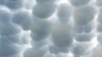 Удивительные облака на небе - смотреть видео (0:39)