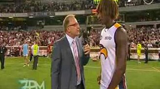 Увидел микрофон и переволновался - смотреть видео (0:35)