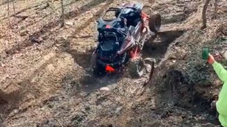 Непредсказуемая машинка для бездорожья - смотреть видео (0:47)