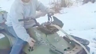 Решил свалить дерево квадроциклом - смотреть видео (0:52)