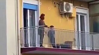 Музыка с балконов - смотреть видео (1:36)