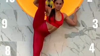 Девушка-часы - смотреть видео (0:09)