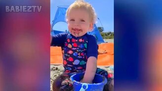 Курьёзы с детьми на песке - смотреть видео (3:13)