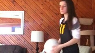 Чем чреват волейбол дома - смотреть видео (0:07)