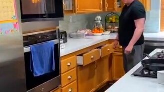 Когда ударник попал на кухню - смотреть видео (0:10)