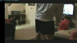 Папаша на эмоциях - смотреть видео (0:27)