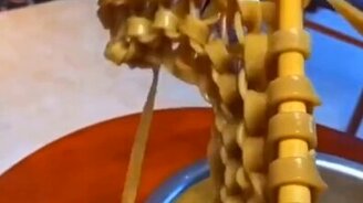 Шарф из лапши - смотреть видео (0:12)