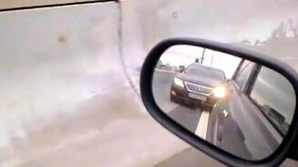 Не пропускают со спецсигналами - смотреть видео (2:13)