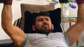 Скамья не выдержала зарядки - смотреть видео (0:06)