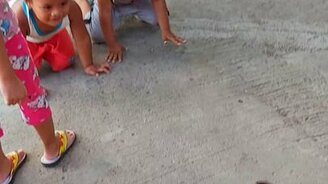 Смотрите, как я сползаю с горки - смотреть видео (1:07)